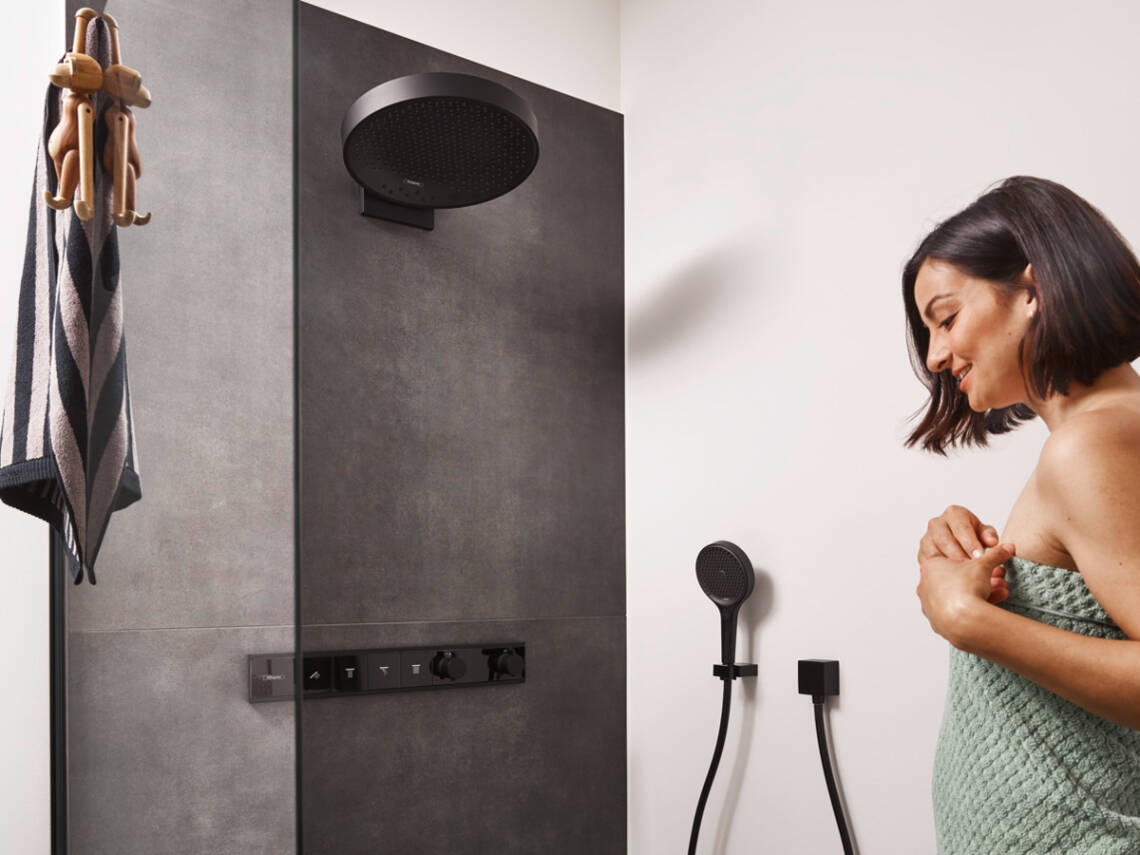平直的 RainSelect 淋浴恒温器。