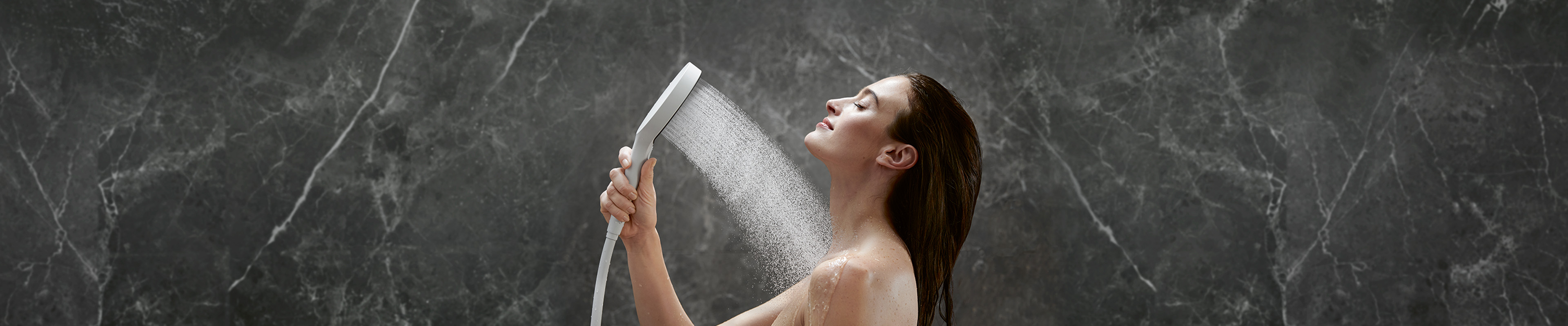 现代手持花洒 -随心便捷使用。