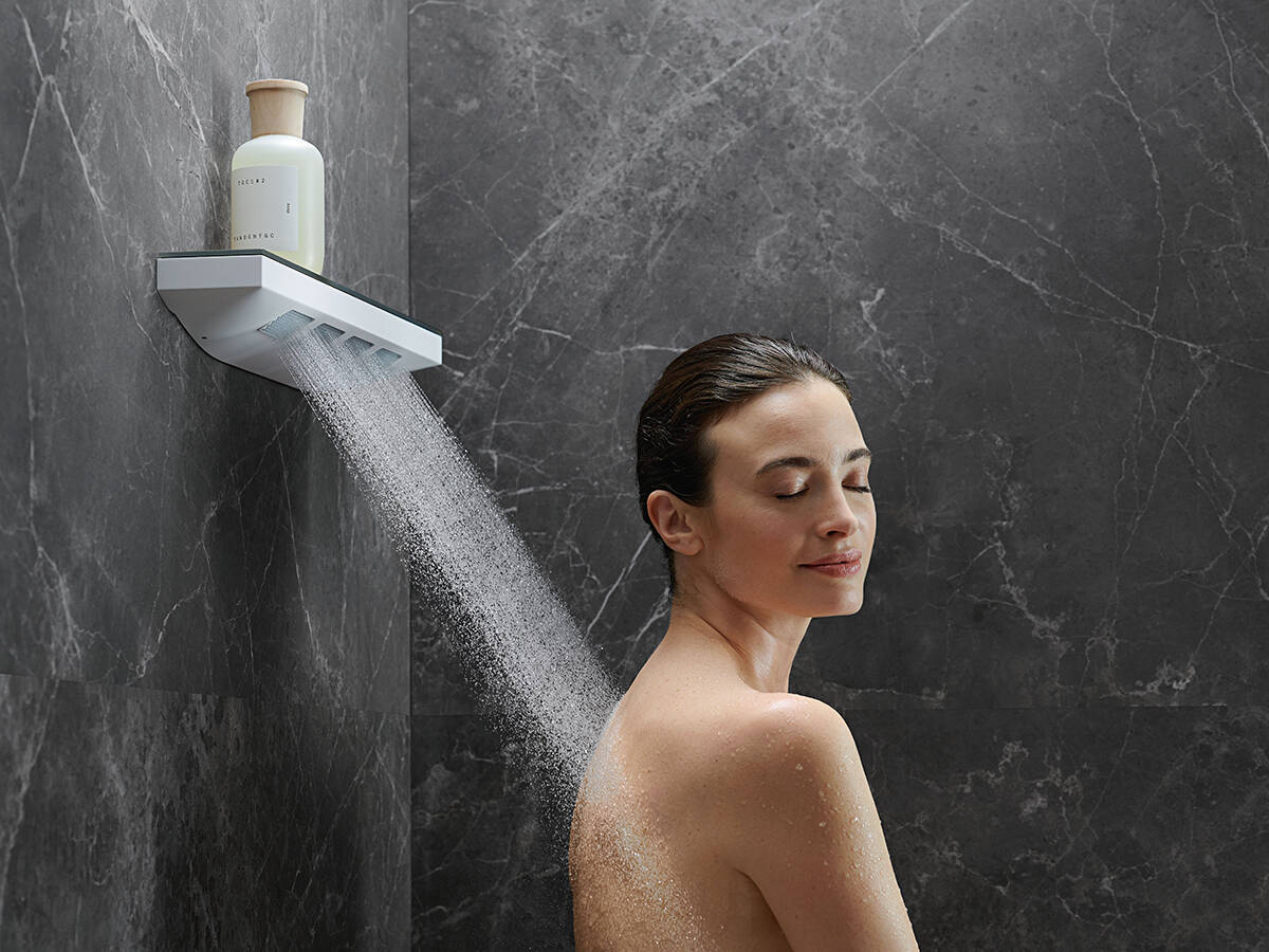 Rainfinity shoulder shower with PowderRain by hansgrohe.