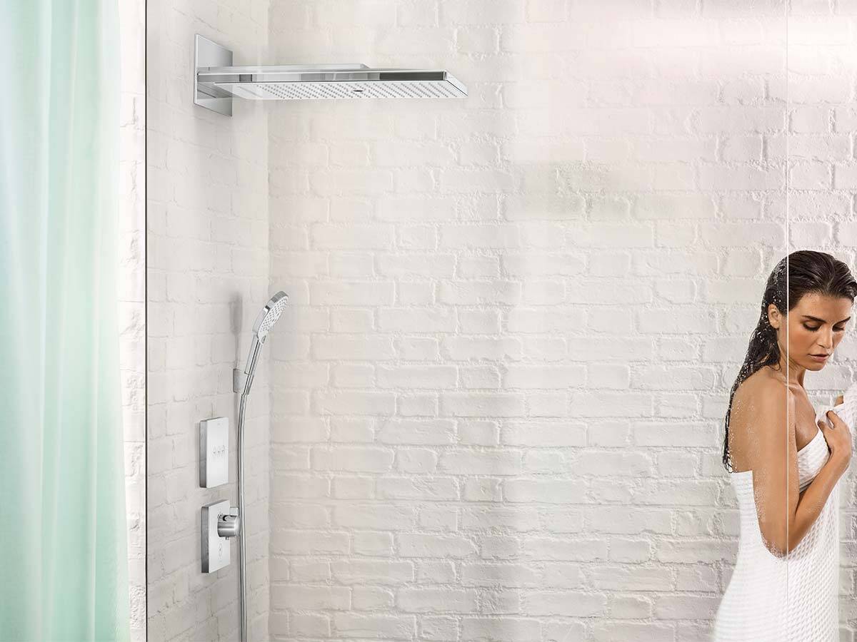 汉斯格雅幻雨魔法师优选提供 XXL 级淋浴享受。