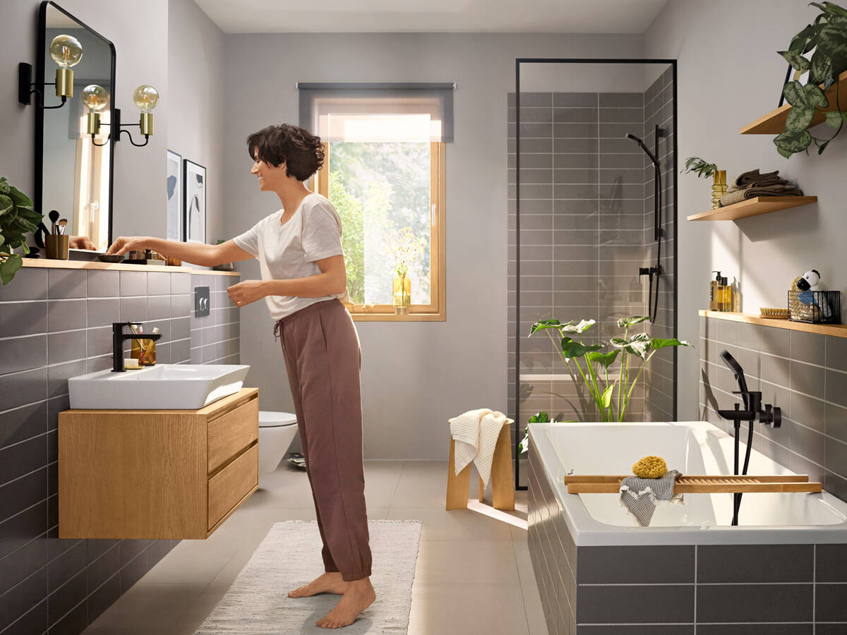 浴室采用 Rebris E 台盆龙头和福涅斯 Blend 花洒。