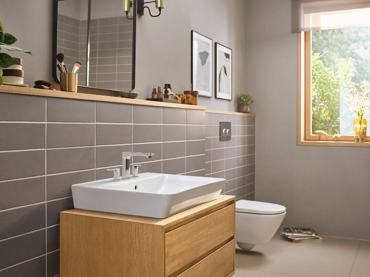 Rebris E 3 孔式台盆龙头。