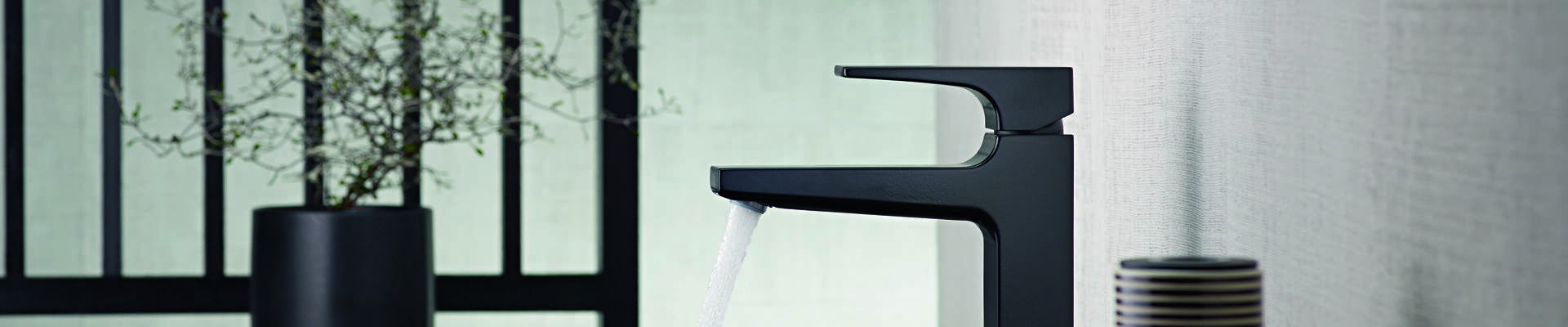 墙装式几何设计梦迪宝龙头。