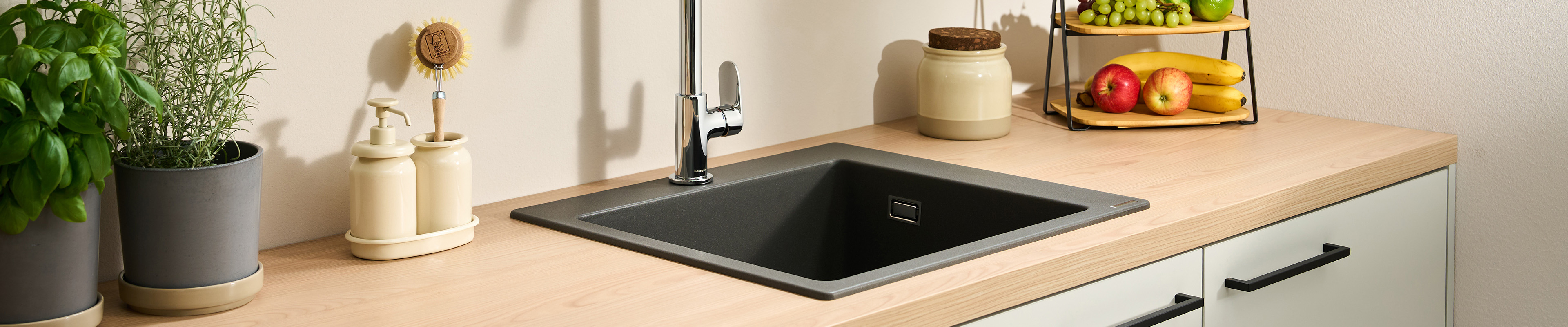 汉斯格雅厨房水槽：设计与功能俱佳。