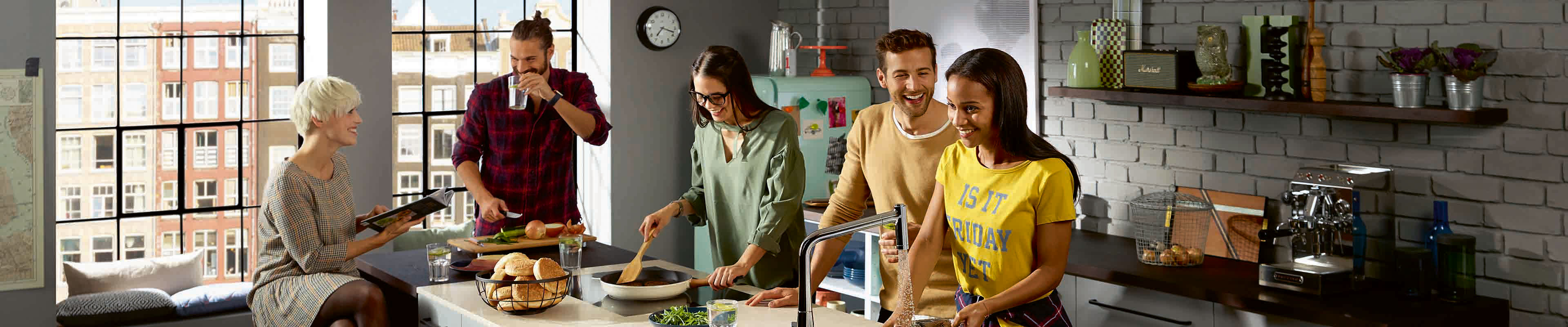 大气风格厨房适合家庭使用和宴客所需。