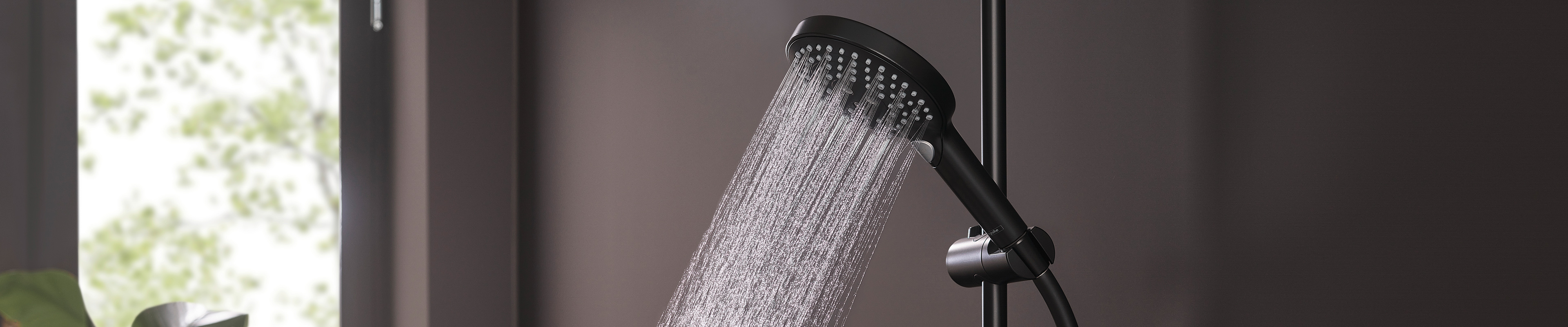 汉斯格雅飞雨:高档头顶花洒。