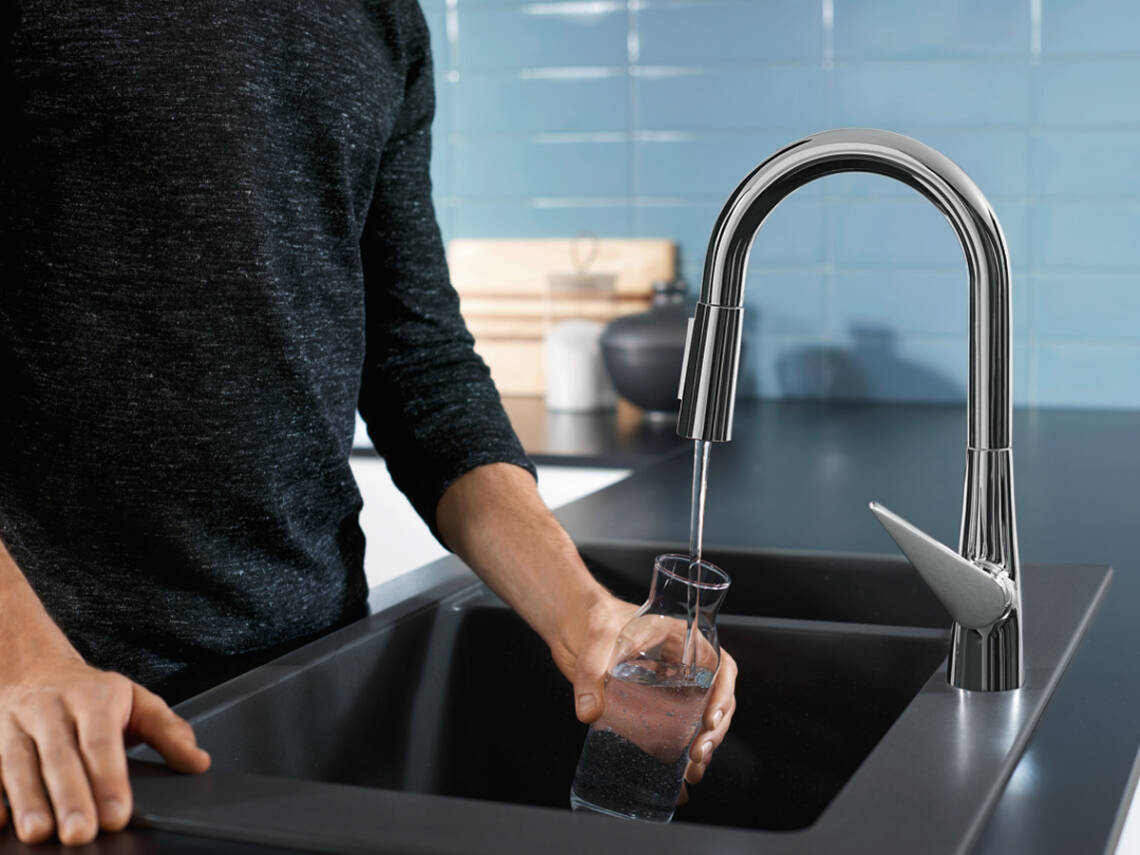 具有高出水口高度的厨房龙头。