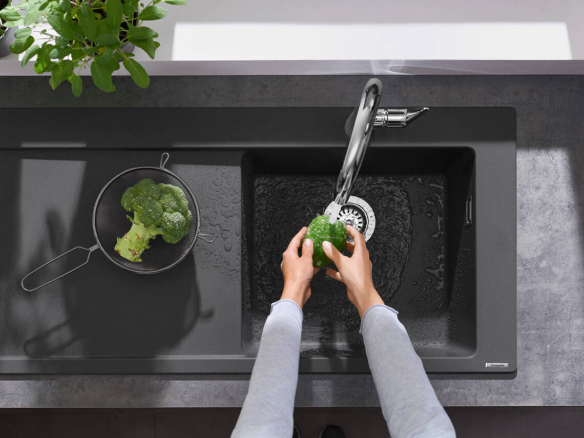 汉斯格雅厨房龙头的实用旋转式出水口。