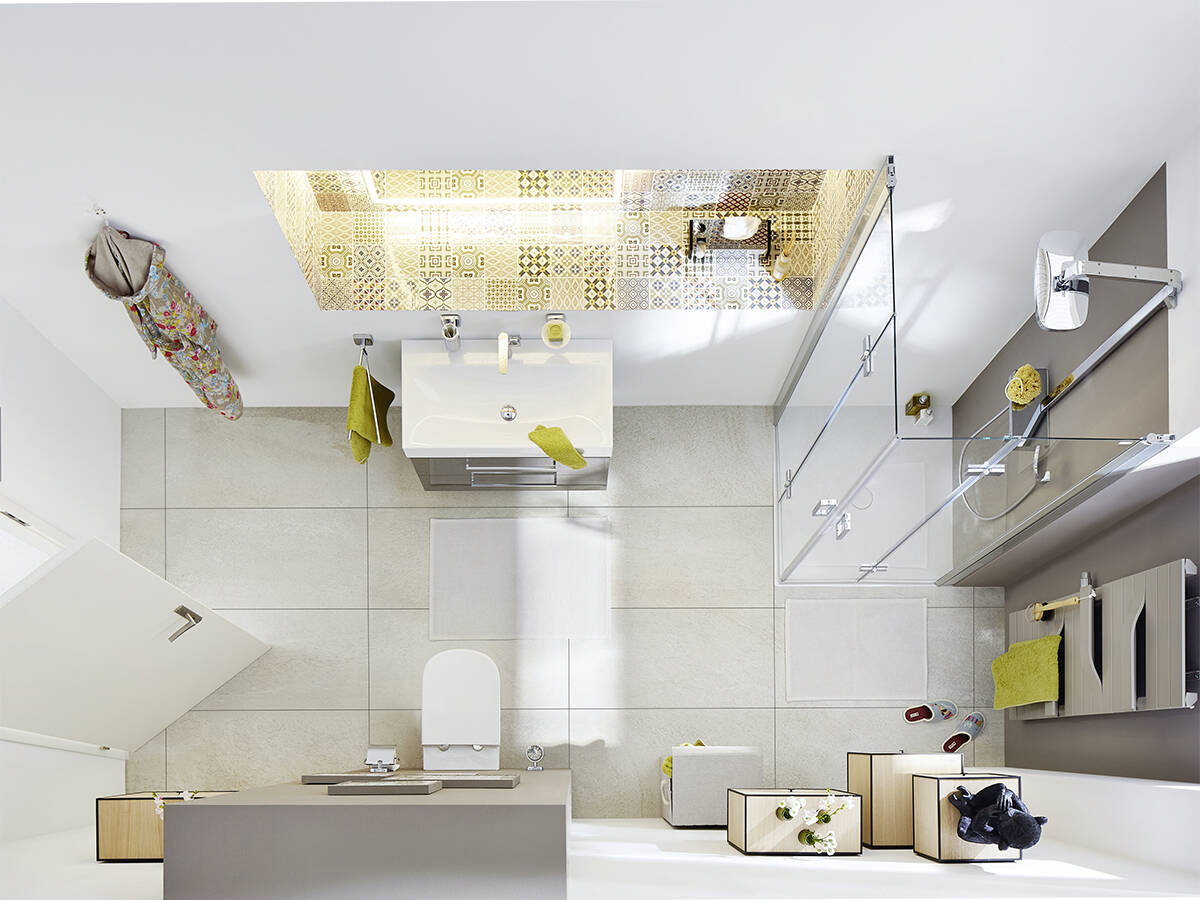 配有典雅淋浴系统的狭长客卫。