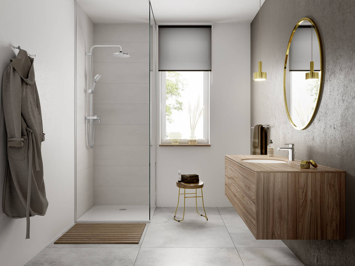 在采用木饰的浴室中的Vernis 福涅斯Blend 面盆龙头。