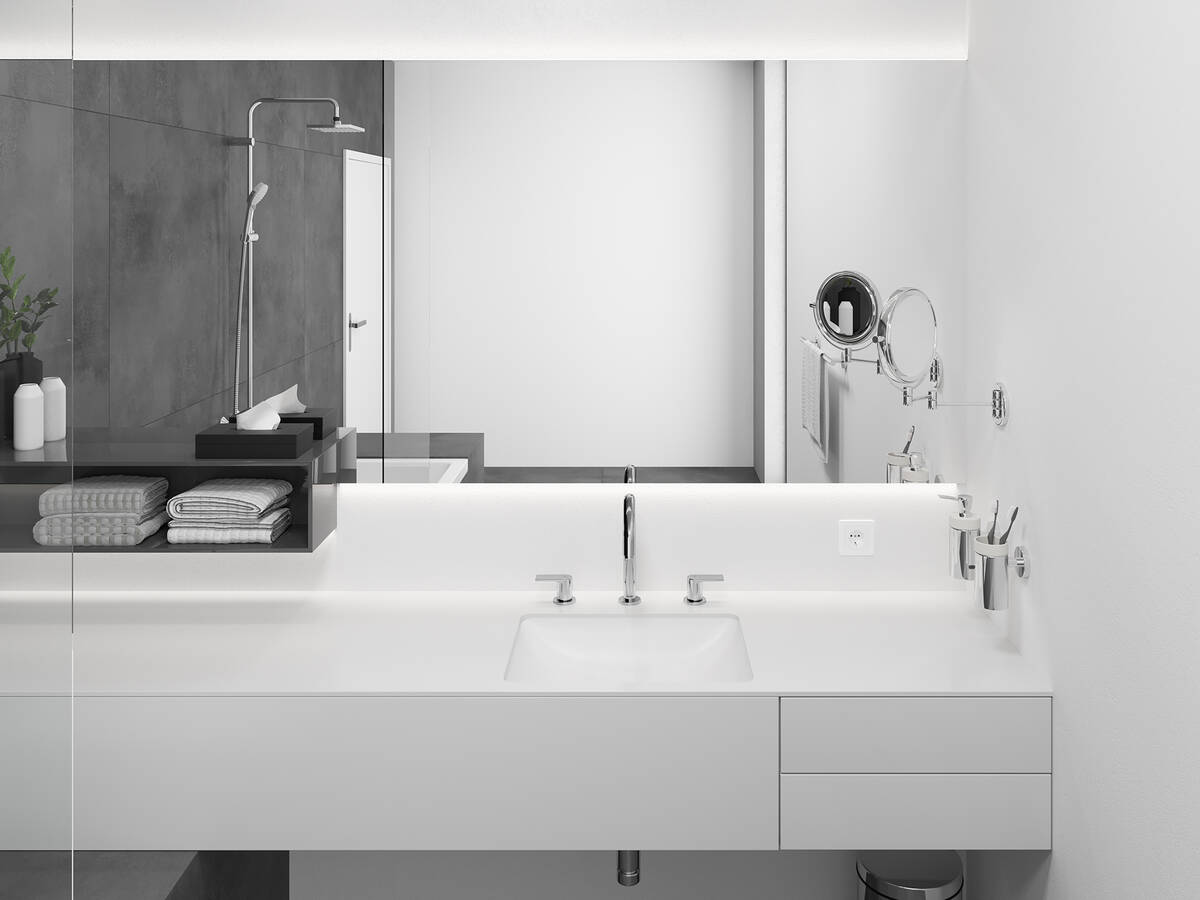 配有Vernis 福涅斯Shape 3 孔面盆龙头的明亮浴室。