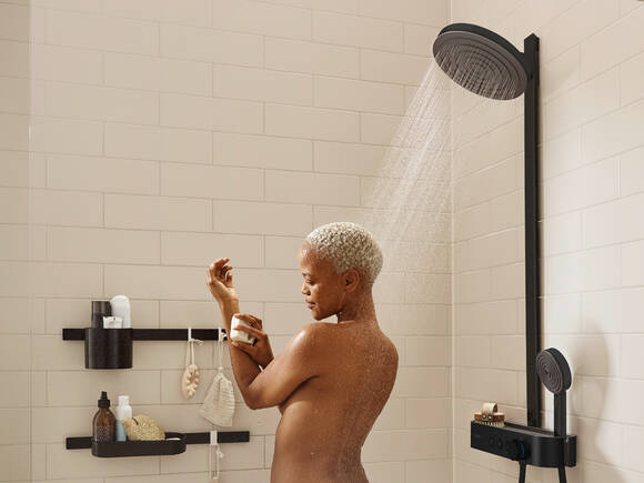 Pulsify shower system with WallStoris shelves.