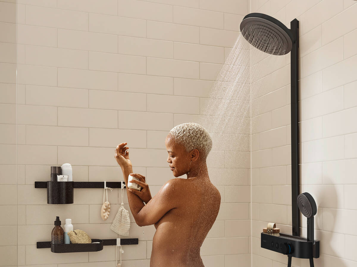 Pulsify shower system with WallStoris shelves.