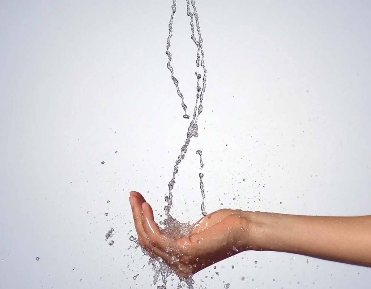 Whirl 是旋转的按摩喷淋。