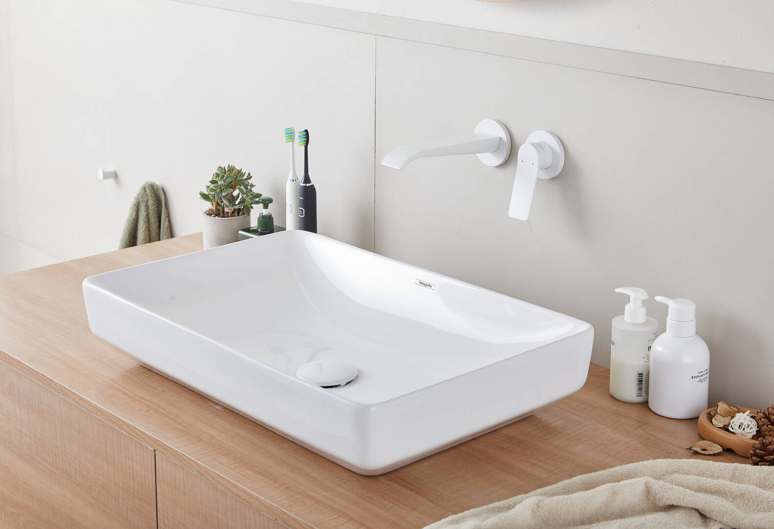 关闭：暗装墙出水单把手面盆龙头，出水嘴192mm 1