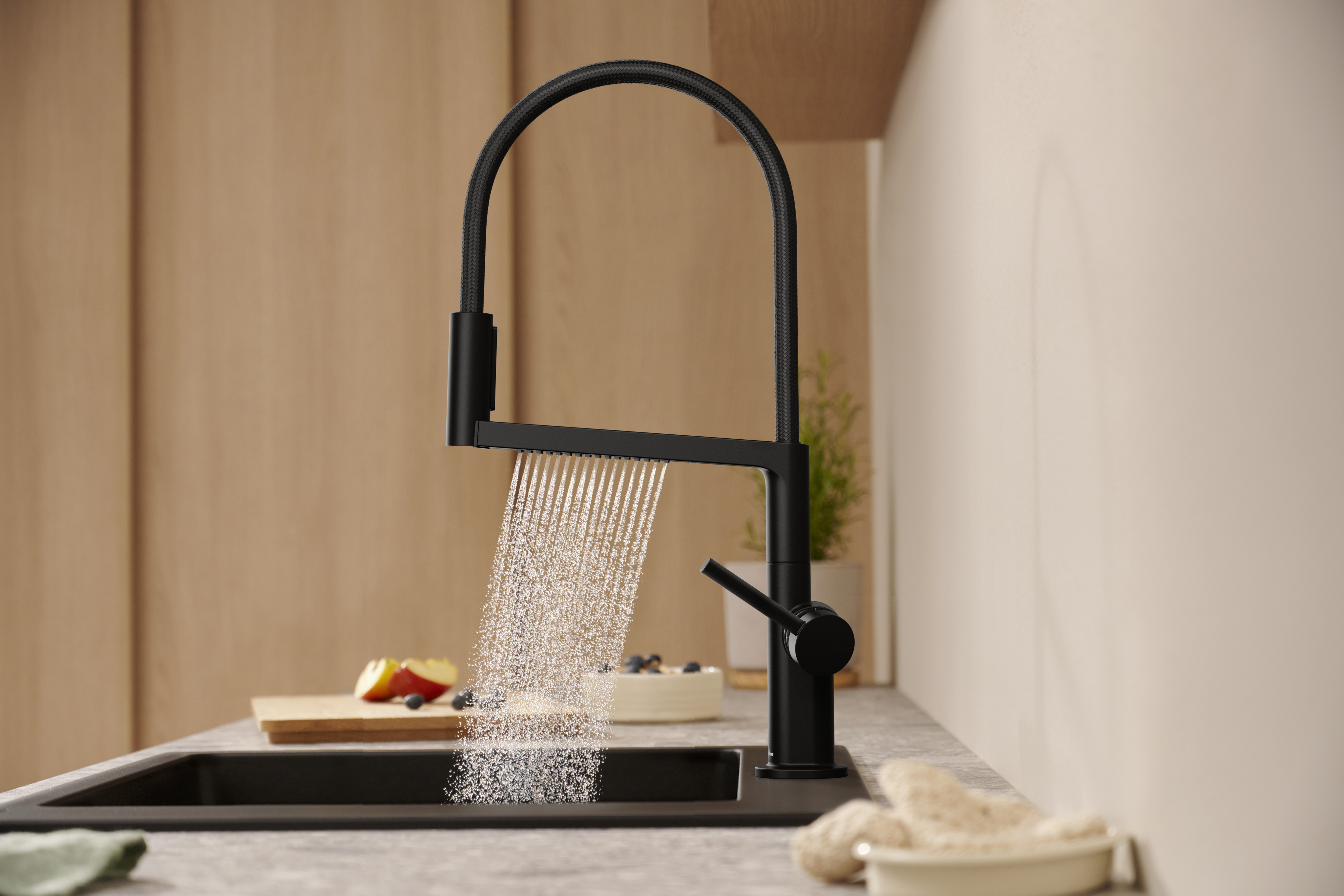 关闭：单把手厨房龙头，三种出水模式 4