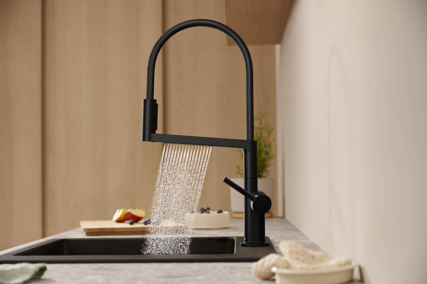 关闭：单把手厨房龙头，三种出水模式 4