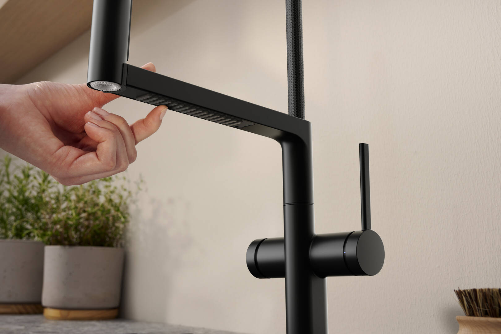 关闭：单把手厨房龙头，三种出水模式 6