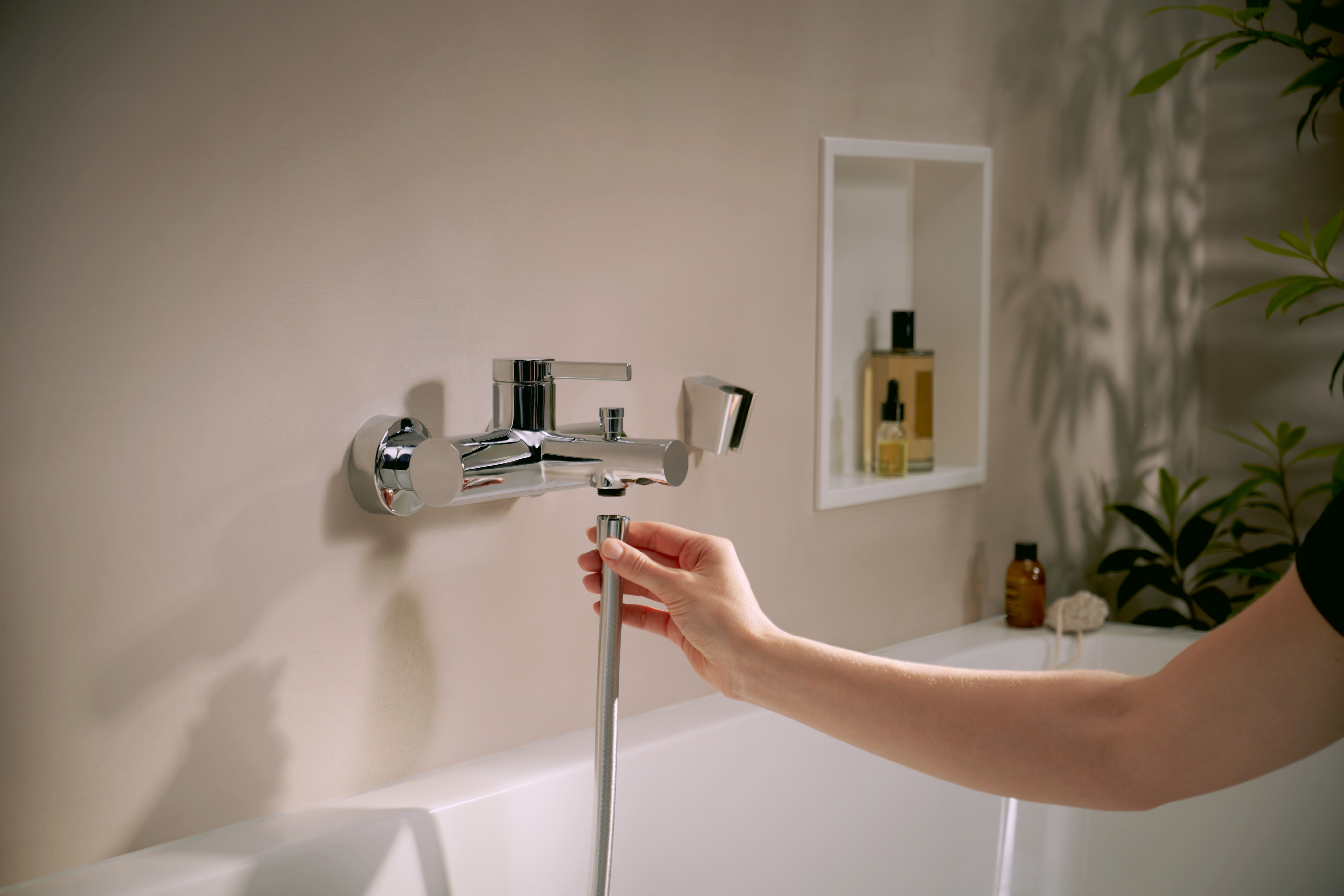 关闭：明装单把手浴缸龙头 1