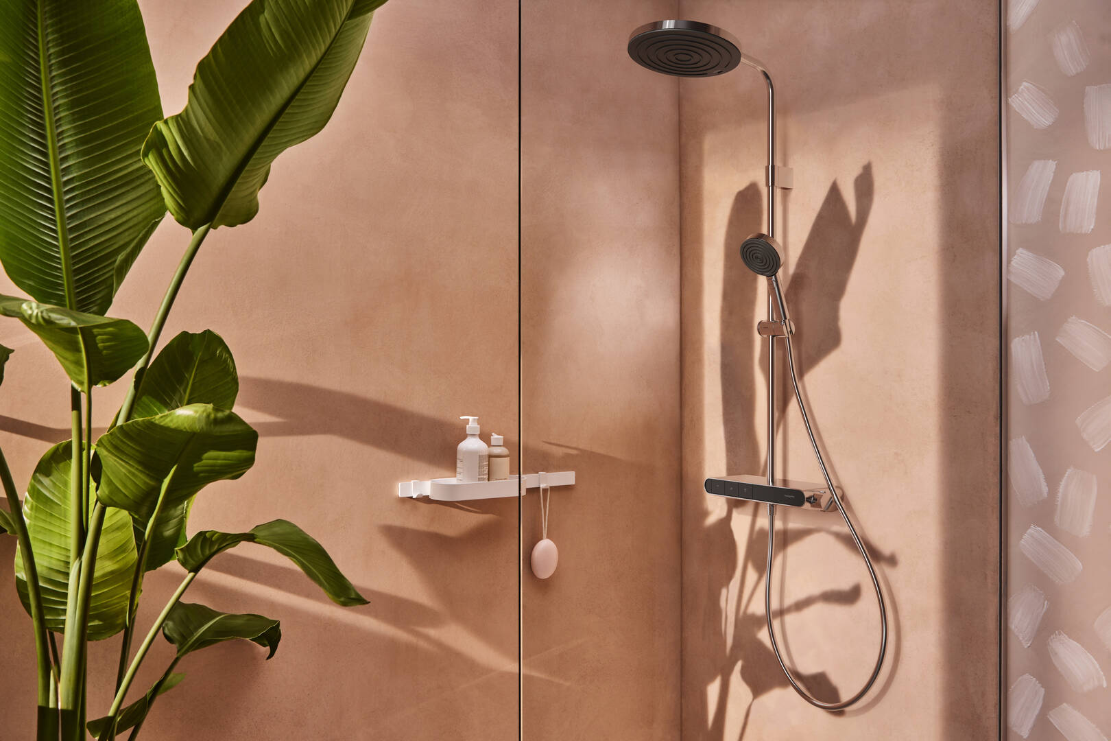 关闭：淋浴管260 单速，带ShowerTablet Select恒温浴缸龙头360 1