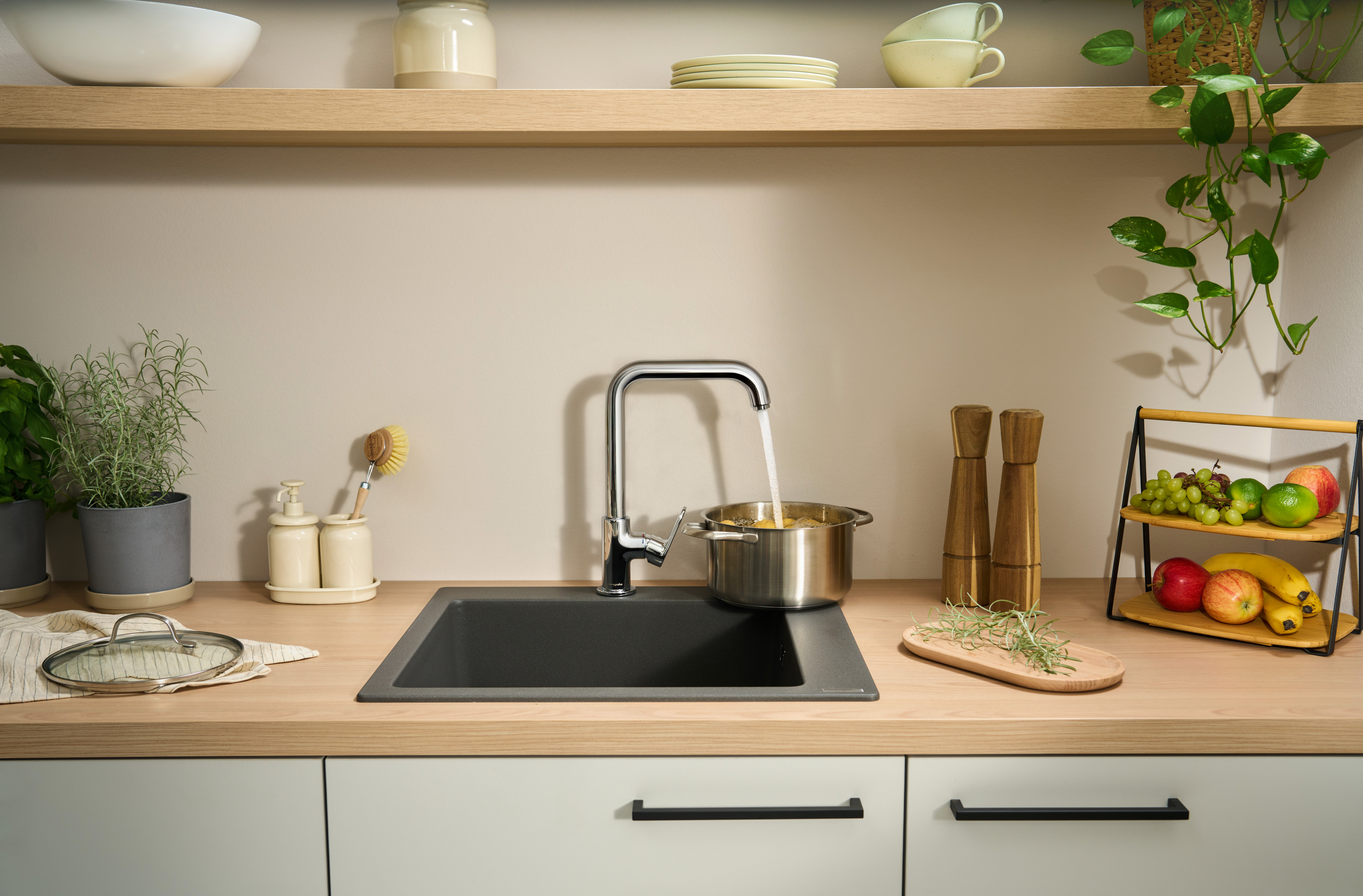 关闭：单把手厨房龙头260，带旋转出水嘴 5