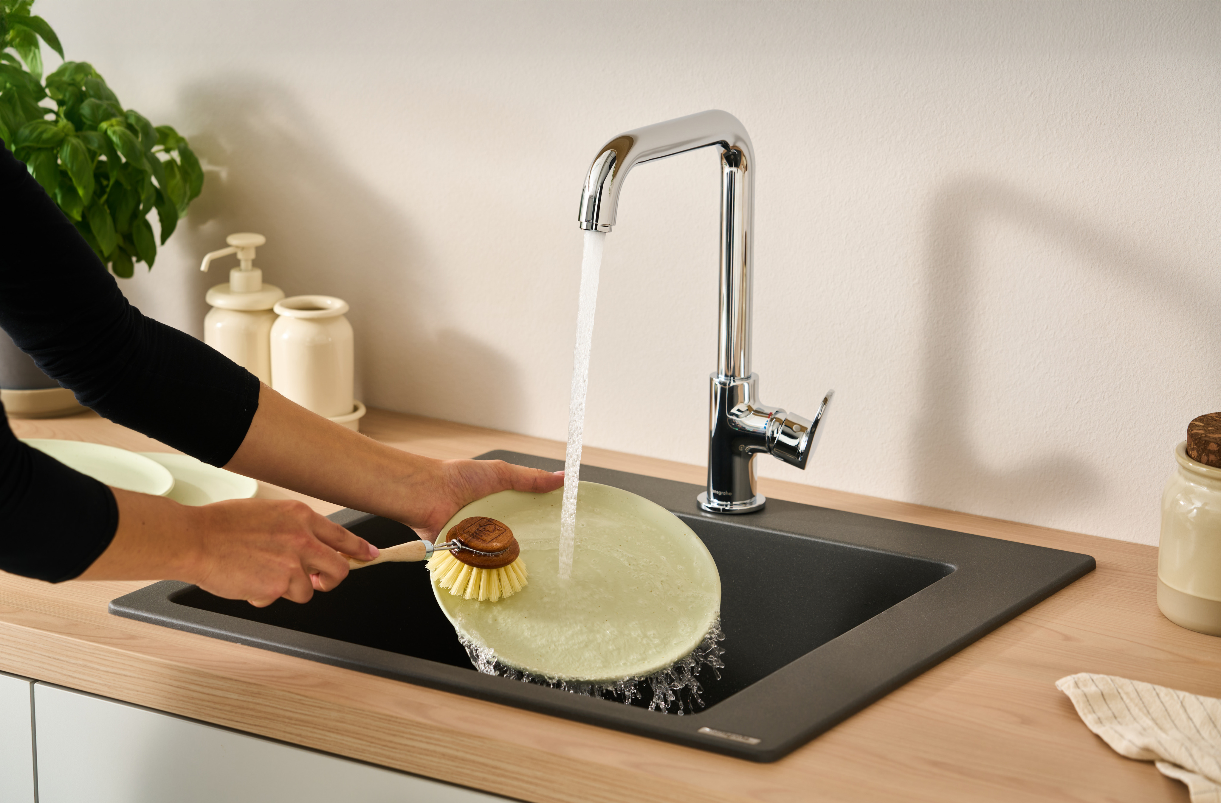 关闭：单把手厨房龙头260，带旋转出水嘴 2