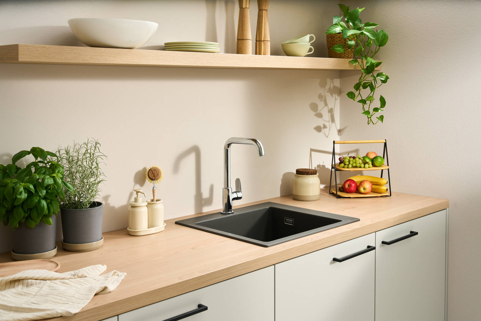 关闭：单把手厨房龙头260，带旋转出水嘴 7