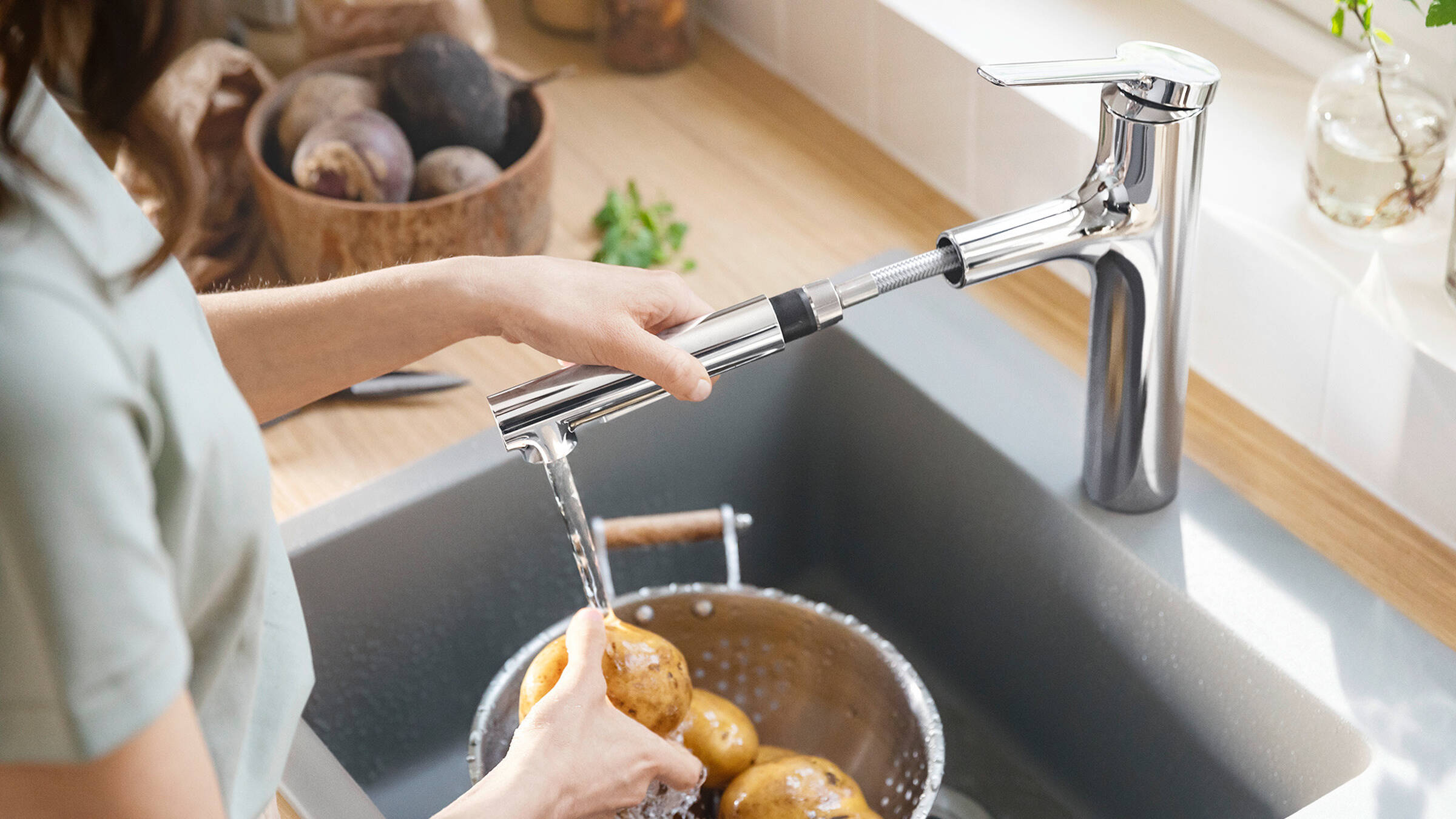 Magnetic shower holder