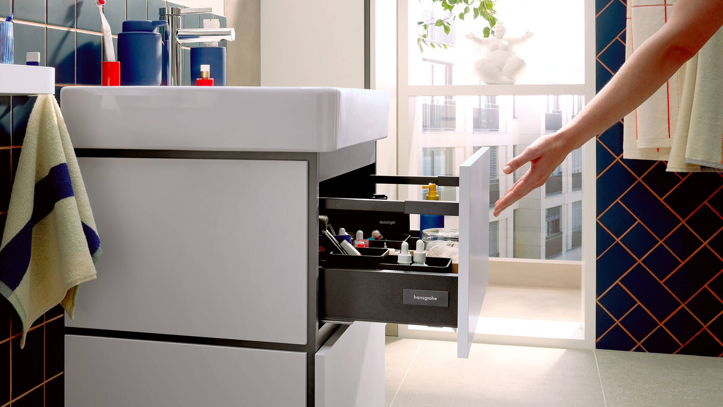 平稳无声地关上